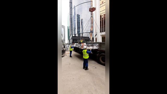 Перемещение декораций общим весом 3 тонны смотреть онлайн