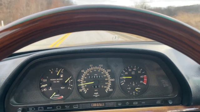 Mercedes W126 560SEL 1989 odometer turning over to 340,000 miles, 2 years & 10k miles after repairs смотреть онлайн