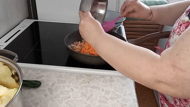Соус с курочкой и кабачками на сметанке ??????? смотреть онлайн