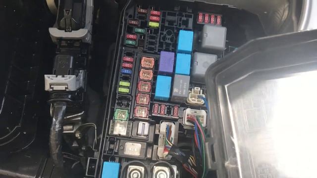 Fuse Box Location Toyota Corolla 2014,2015,2016 (caja De Fusibles)