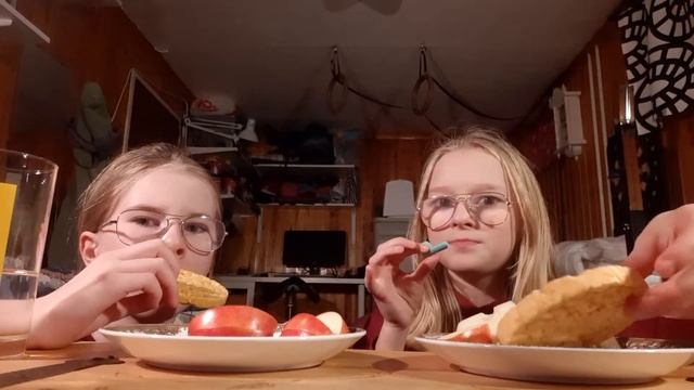 Asmr Mukbeng Ft:Agnes ⚠️Skratt⚠️