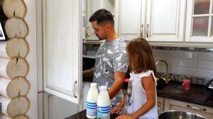 Когда МАМЫ нет Дома! Остаться с папой на целый день! Мультики, игры и пицца!