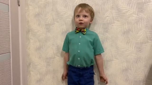 Бабичев Иван читает стихотворение «Кто мне песенку споет?» смотреть онлайн