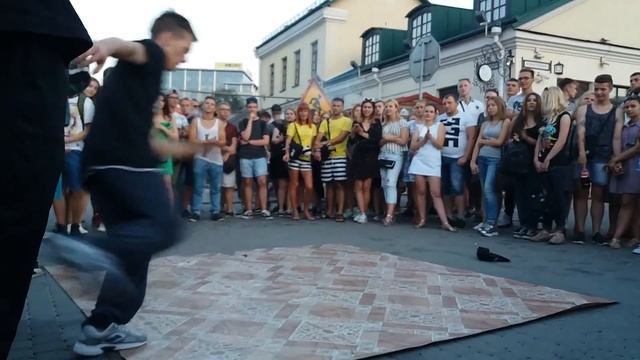 Впечатления украинца от посещения Минска : мало людей и много милиции смотреть онлайн