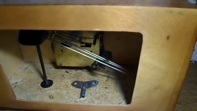 Часы настольные Янтарь с боем СССР смотреть онлайн