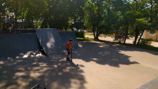 100 трюков в честь 100 подписчиков|Трюки на самокате| смотреть онлайн