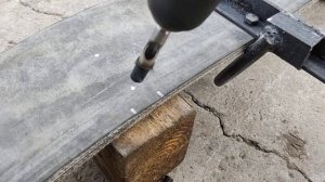 Как легко сверлить транспортерную ленту толщиной 10мм? с помощью дрели и трубки.