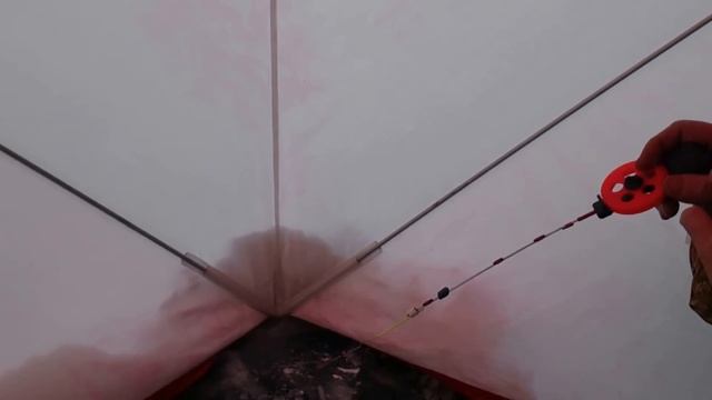 Ловля зимней ЧУДО-УДОЧКОЙ на водохранилище безмотыльной снастью "Паровоз" смотреть онлайн