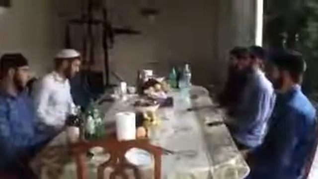 ЧЕЧЕНСКАЯ МОЛОДЕЖЬ ЗИКРА И МОВЛАТ смотреть онлайн