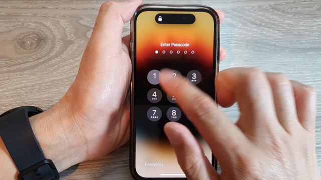 iPhone 14's/14 Pro Max: How to Enable/Disable Siri On The Lock Screen смотреть онлайн