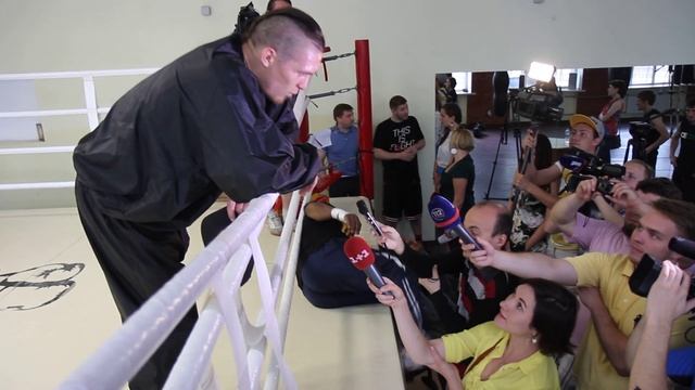 Александр Усик о политике смотреть онлайн