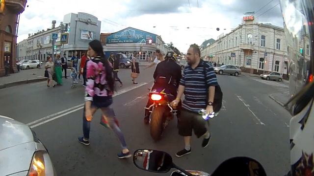 R1 and GSX 750. Race to the City streets. смотреть онлайн