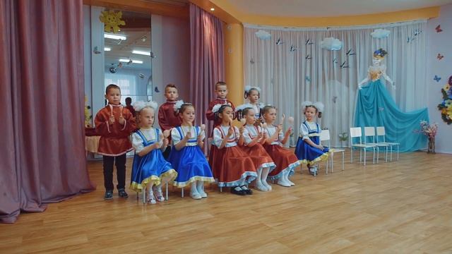 На любой праздник! Оркестр-Ложки, Трещотки и Свистульки. Русская народная мелодия Травушка-муравушка смотреть онлайн