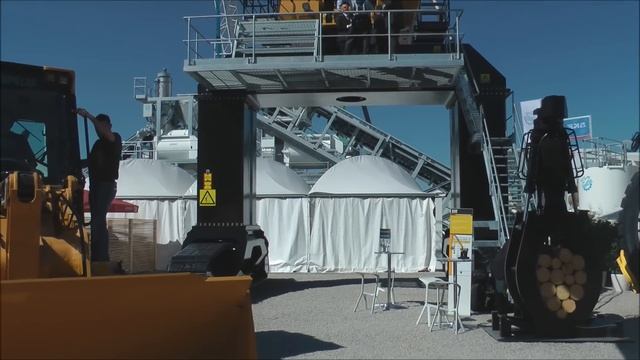 Huge Caterpillar multi-docker excavator смотреть онлайн