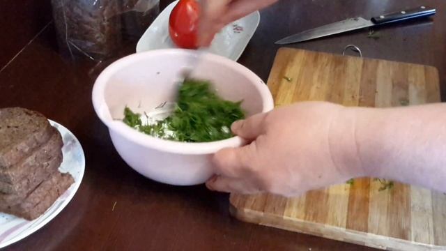 БУТЕРБРОДЫ С РЖАНЫМ ХЛЕБОМ И ПОМИДОРАМИ.Любимые нашей семьи.Со стола исчезают, не успеваю делать смотреть онлайн