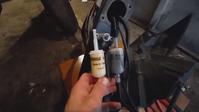 KTM 690 sm LC4 замена фильтра тонкой очистки топлива смотреть онлайн