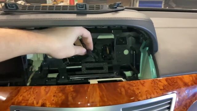 Mercedes w221 s500 как снять штатную магнитолу + Android. how to remove the head unit смотреть онлайн