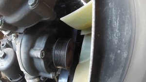 DAF 105 Замена водяного насоса.