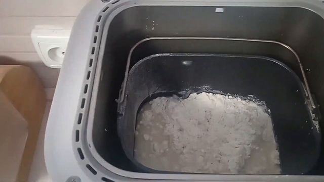 Білий хліб з родзинками в хлібопічці. Рецепт смотреть онлайн