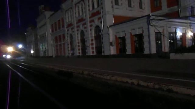 Манёвры электровоза ЭП2К-365, отцепленного от скорого поезда №083М, на станции Калуга-1. смотреть онлайн