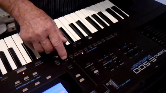 Teclado Roland E-500