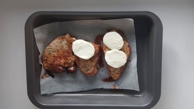 СУПЕР БЫСТРЫЙ И ПРОСТОЙ УЖИН - ИНДЕЙКА ПОД МОЦАРЕЛЛОЙ смотреть онлайн