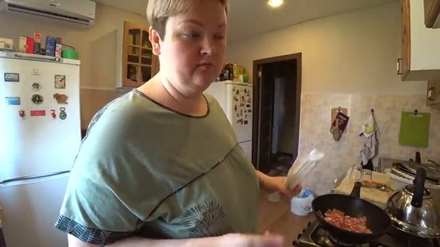 Вован тащит меня в магазин за ВИНИЩЕМ ? кровь восстанавливать! ? Готовлю обед и болтаю ?? Влог смотреть онлайн