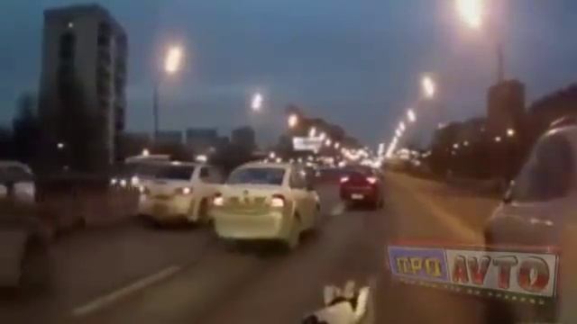 Осторожно, тупые дуры за рулем Типичные блондинки смотреть онлайн