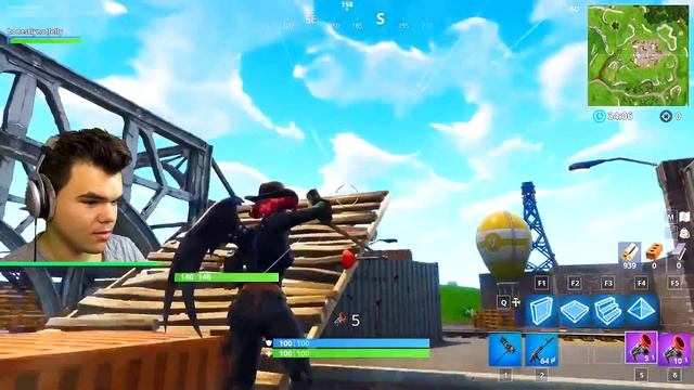 Hiding INSIDE The BATTLE BUS! (Fortnite Hide And Seek) смотреть онлайн