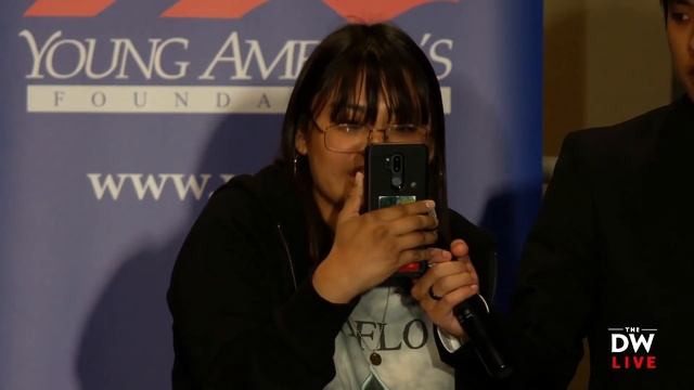 И 2 телефона не помогли связать 2 слов... Майкл Ноулз. смотреть онлайн