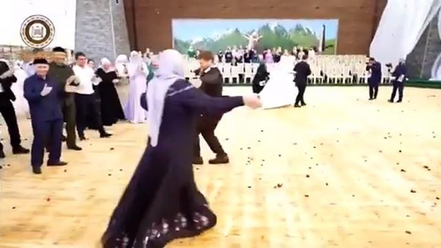 Кадыров танцует лезгинку смотреть онлайн