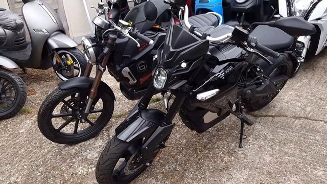 Voge ER10 (Surron White Ghost) 14kw Electric Motorcycle Static Review vs TC Max : Green-Mopeds смотреть онлайн