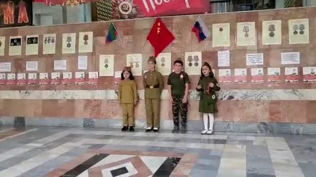 Школьники посетили книжно-иллюстративную выставку «Война! Победа! Память!» смотреть онлайн