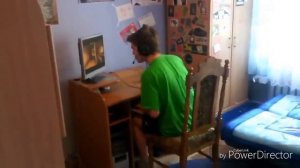 Псих разбил комп и выкенул манитор из окна.