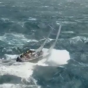 Плавание в свежую и штормовую погоду - Яхты в штормовом море