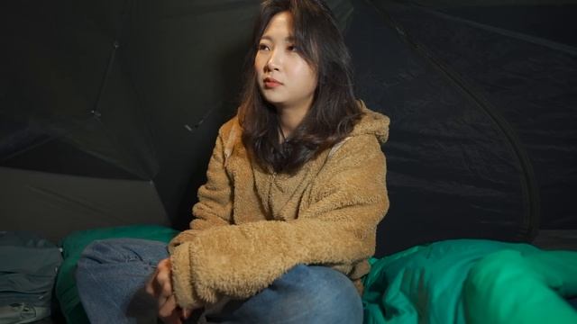 ?편백나무 숲 속 솔로캠핑?ㅣ사방이 푸릇푸릇한 곳에서 진정한 쉼 과 여유ㅣ삼겹살간장볶음+봄 마실 смотреть онлайн