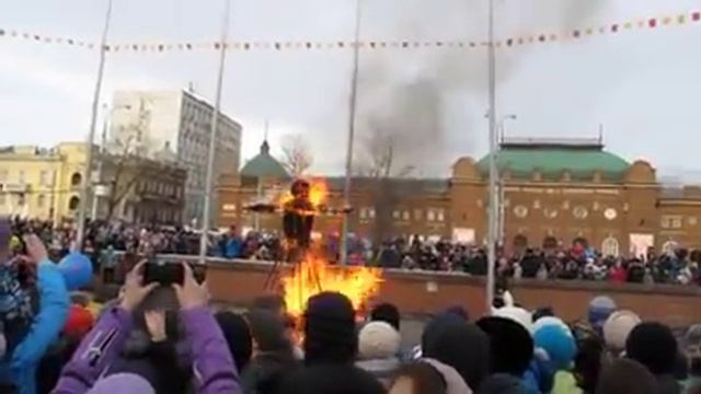 Сжигание масленицы в Иркутске на стадионе "Труд" смотреть онлайн