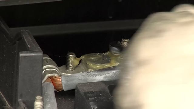 How to Change/Fit a Car Battery | Halfords UK смотреть онлайн