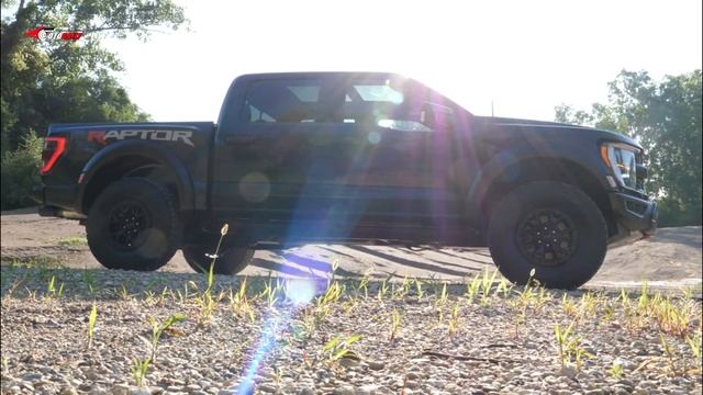 2023 Ford F-150 Raptor R Review - The New Predator Truck смотреть онлайн