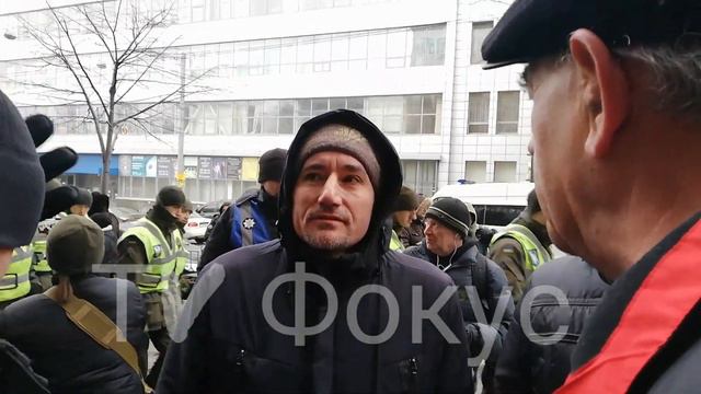 Клоуны пришли поддержать Порошенко !!! Порошенко пришел на допрос в ДБР. 24.01.2020 смотреть онлайн