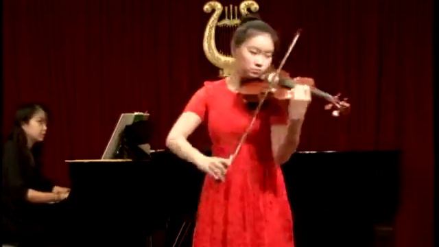 Bruch: Concerto No. 1 in G Minor 1st Mvt played by Amy Chiu смотреть онлайн