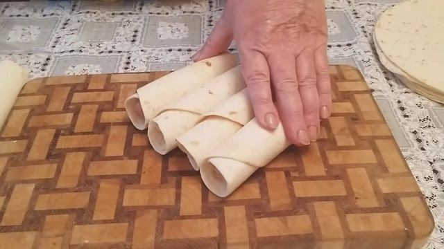 РУЛЕТИКИ ИЗ ЛАВАША С СОСИСКАМИ. ГОТОВИМ С ❤ ! смотреть онлайн