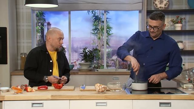 Запеканка из пельменей и салат с пастой | Дежурный по кухне смотреть онлайн