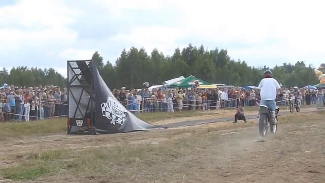 Невероятные прыжки на мотоциклах! Мотофристайл Россия YouTube смотреть онлайн