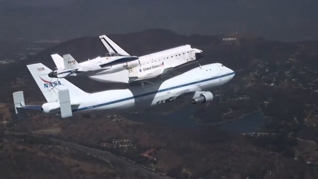 Низкий проход над Лос-Анджелесом 747 c космическим челноком смотреть онлайн