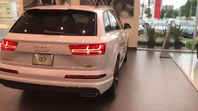 En exhibición: AudI Q7 Sline 2018 смотреть онлайн