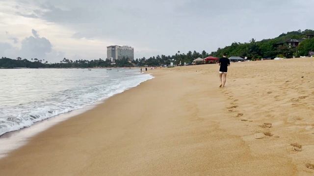 UnaWatuna Beach Sri-Lanka 4k Beach Walking Tour 2023 смотреть онлайн