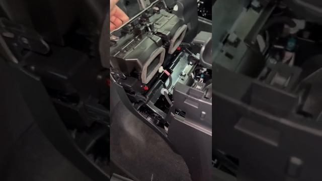 Как разобрать салон Lexus LX 600 2023 года