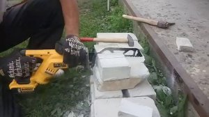 Сабельная пила Dewalt и кирпич