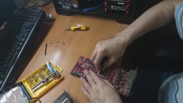 Профилактика видеокарты! AMD RADEON HD 6870! замена термопасты всего за 5 минут! смотреть онлайн
